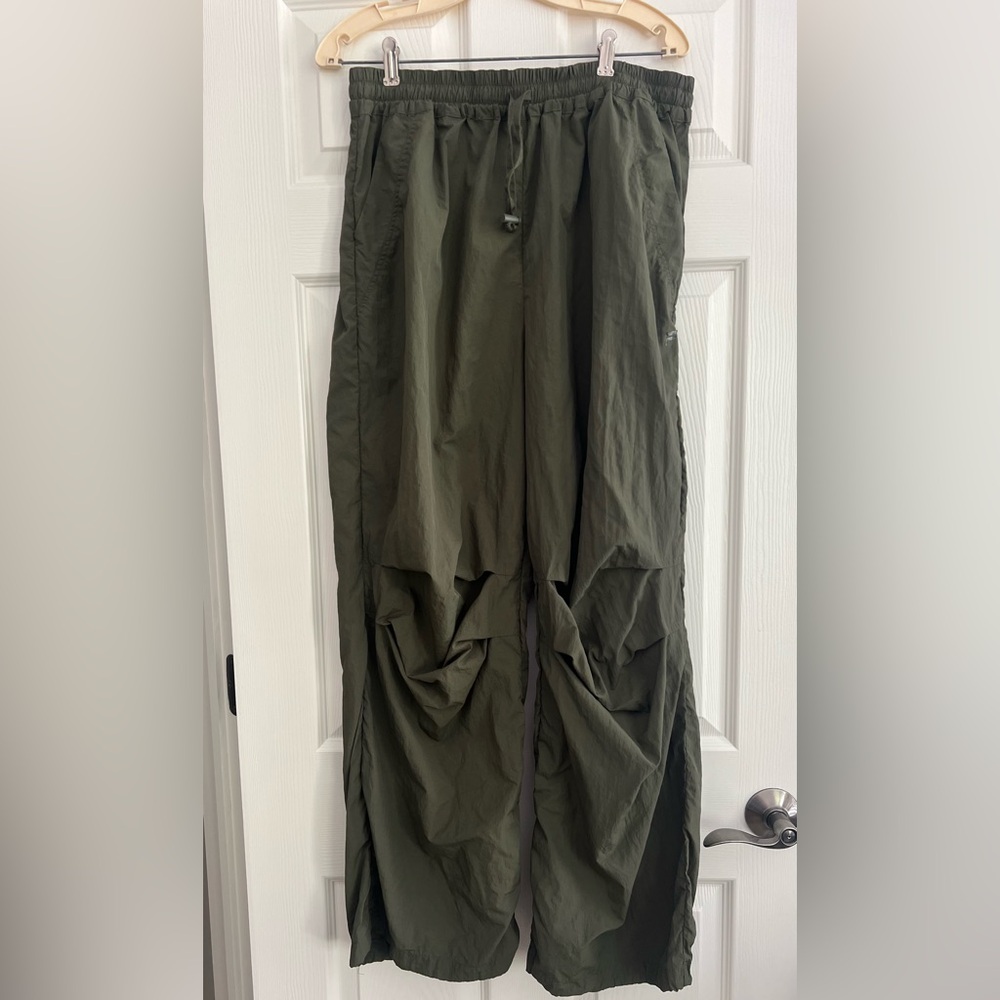 Fabletics Woven Crinkle Pants Relaxed Wide Leg Baggy Utility Green XL